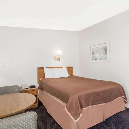 Howard Johnson By Wyndham Vero Beach / Downtown Bagian luar foto