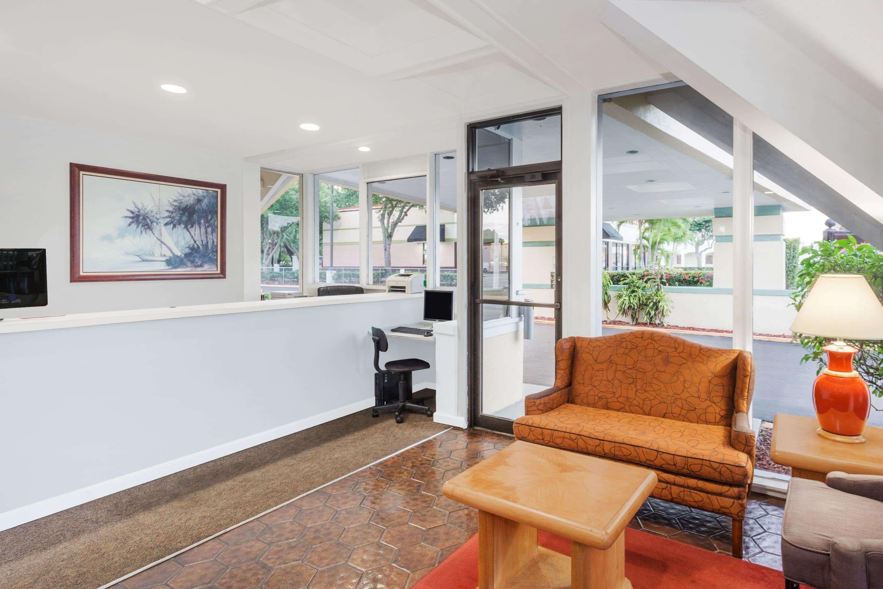 Howard Johnson By Wyndham Vero Beach / Downtown Bagian luar foto