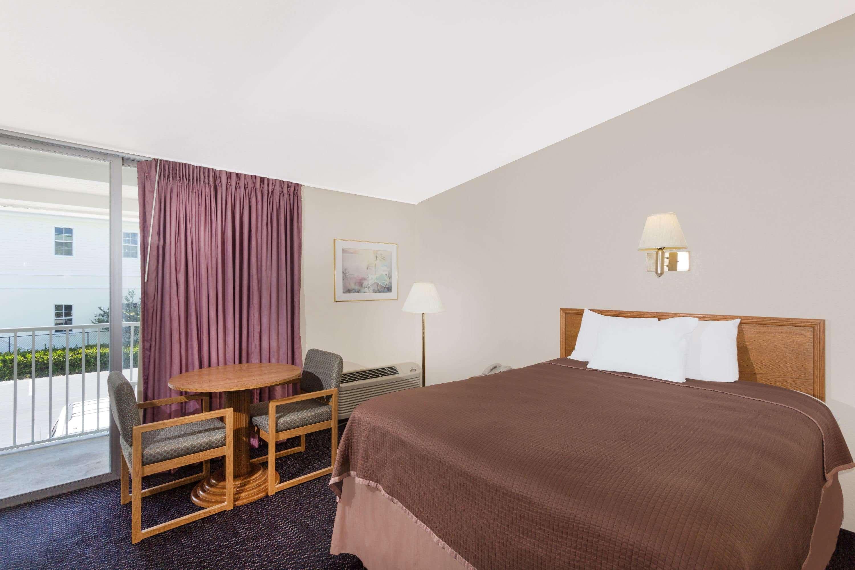 Howard Johnson By Wyndham Vero Beach / Downtown Bagian luar foto