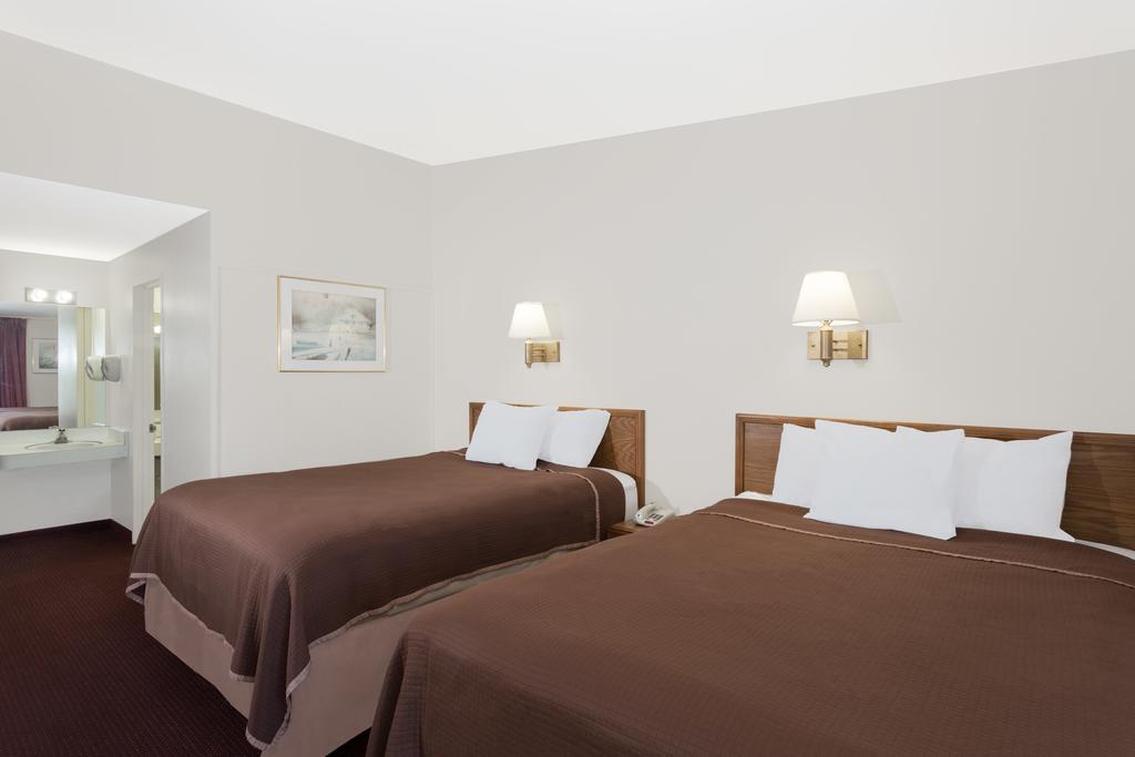 Howard Johnson By Wyndham Vero Beach / Downtown Bagian luar foto